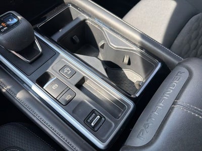 2022 Nissan Pathfinder SV