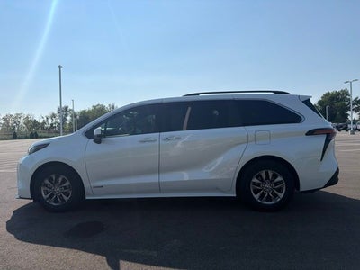 2021 Toyota Sienna XLE 8 Passenger