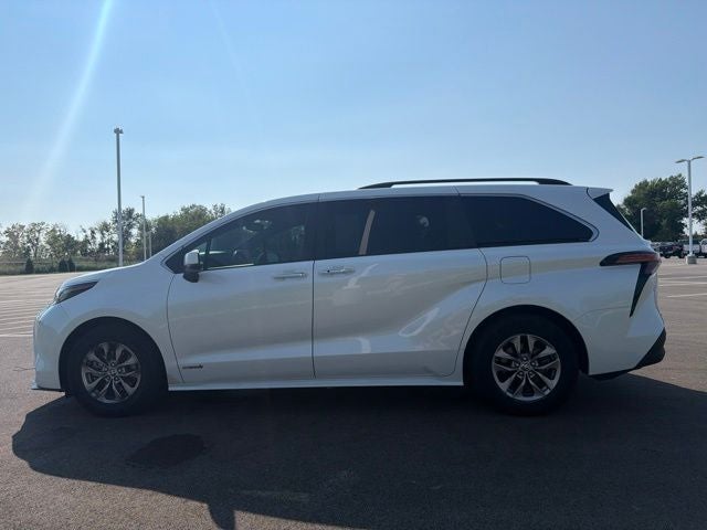 2021 Toyota Sienna XLE 8 Passenger