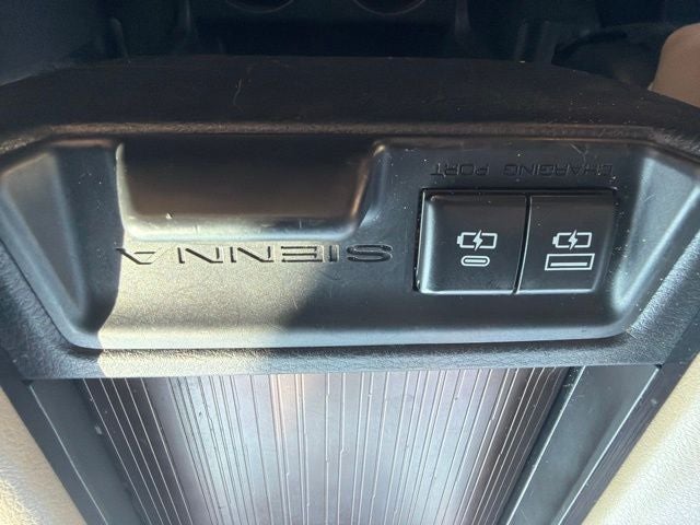 2021 Toyota Sienna XLE 8 Passenger