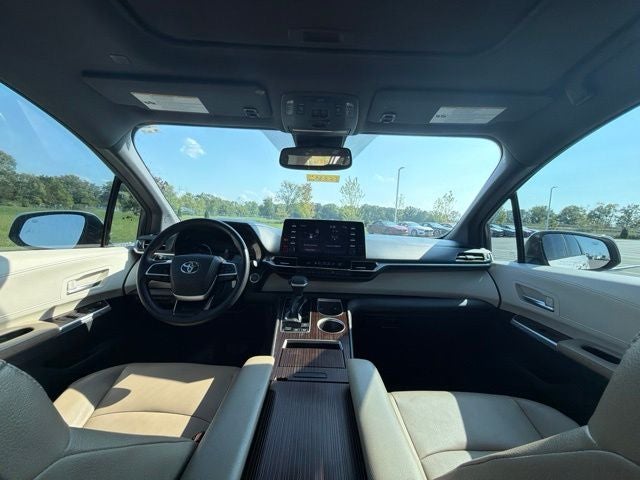 2021 Toyota Sienna XLE 8 Passenger