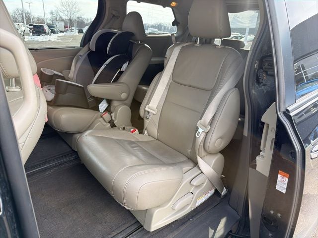 2017 Toyota Sienna XLE 8 Passenger