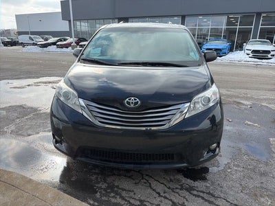 2017 Toyota Sienna XLE 8 Passenger