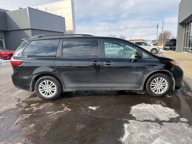 2017 Toyota Sienna XLE 8 Passenger