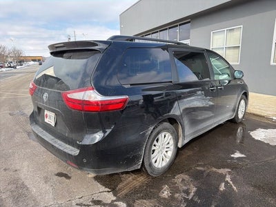 2017 Toyota Sienna XLE 8 Passenger