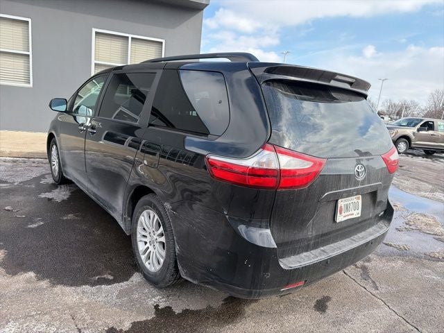 2017 Toyota Sienna XLE 8 Passenger