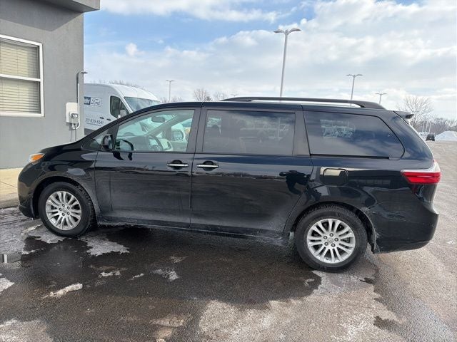2017 Toyota Sienna XLE 8 Passenger