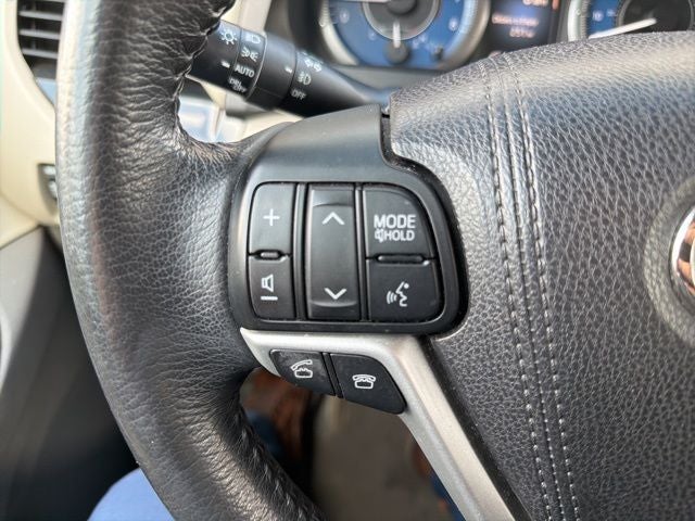 2017 Toyota Sienna XLE 8 Passenger