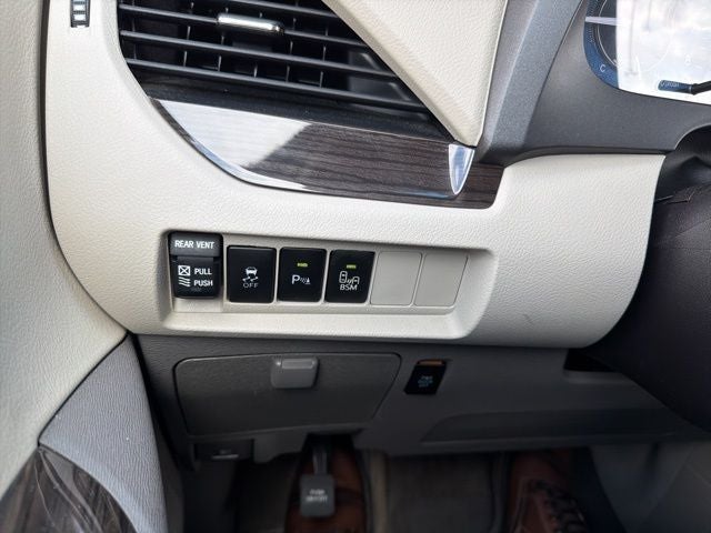 2017 Toyota Sienna XLE 8 Passenger