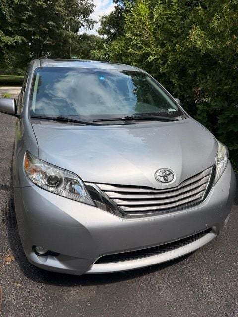 2017 Toyota Sienna XLE 8 Passenger