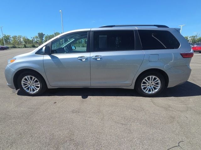 2017 Toyota Sienna XLE 8 Passenger