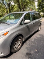 2017 Toyota Sienna XLE 8 Passenger