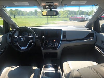 2017 Toyota Sienna XLE 8 Passenger