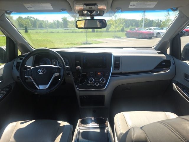 2017 Toyota Sienna XLE 8 Passenger