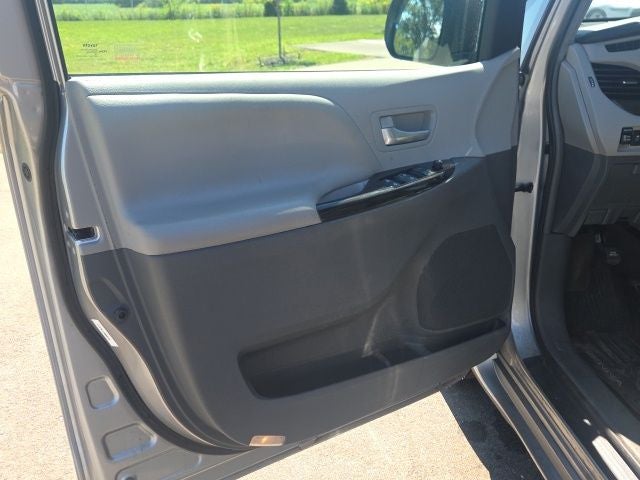 2017 Toyota Sienna XLE 8 Passenger