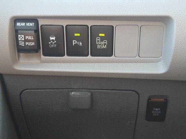 2017 Toyota Sienna XLE 8 Passenger