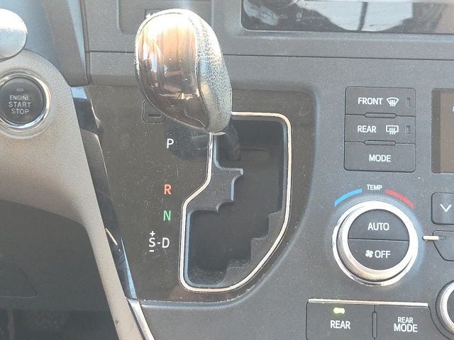 2017 Toyota Sienna XLE 8 Passenger