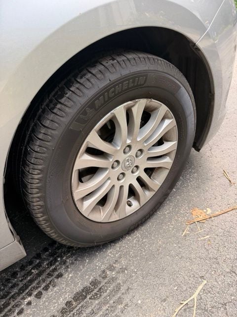 2017 Toyota Sienna XLE 8 Passenger