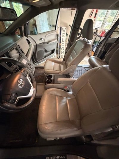 2017 Toyota Sienna XLE 8 Passenger