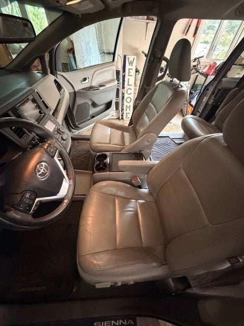 2017 Toyota Sienna XLE 8 Passenger