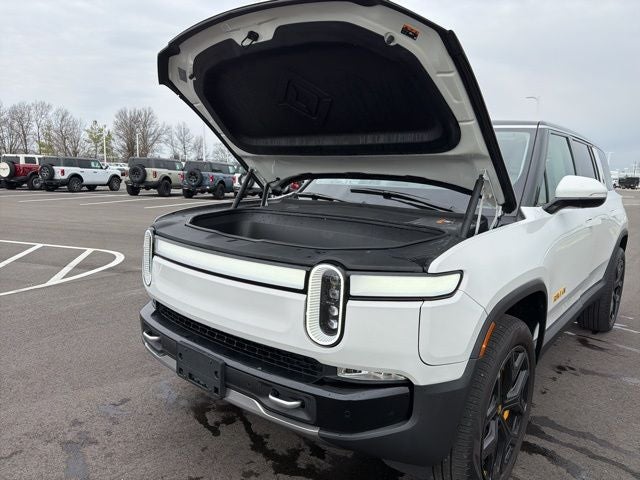 2024 Rivian R1S Adventure