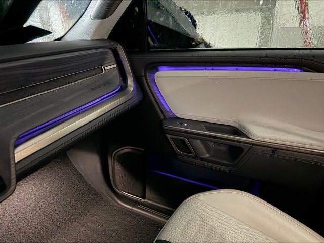 2024 Rivian R1S Adventure