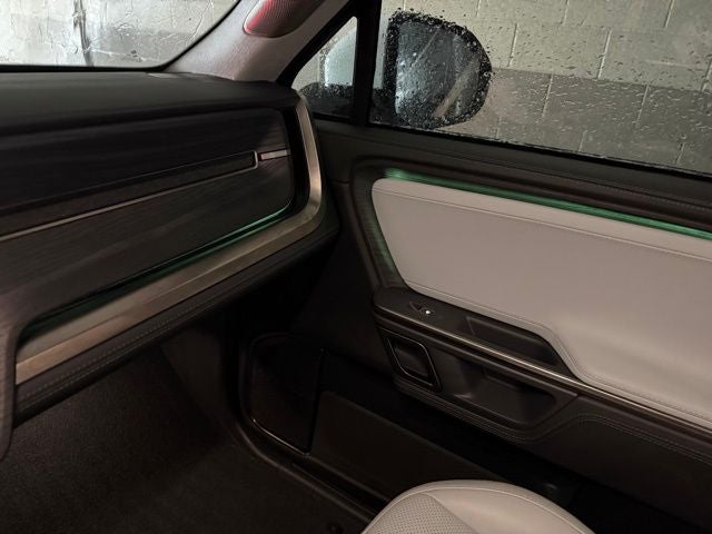 2024 Rivian R1S Adventure