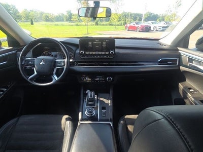 2022 Mitsubishi Outlander SE