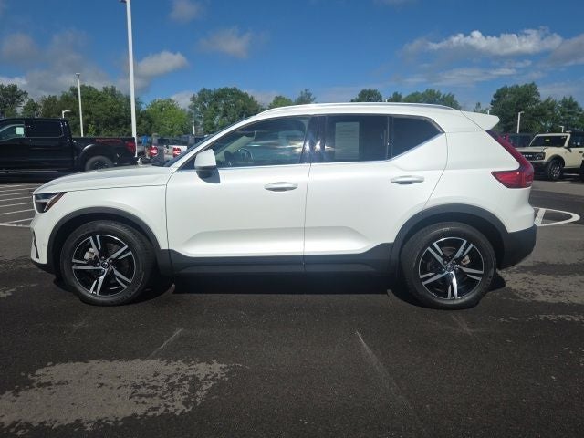 2023 Volvo XC40 B5 Plus Bright Theme