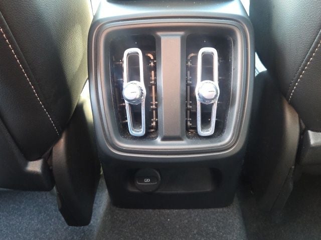 2023 Volvo XC40 B5 Plus Bright Theme