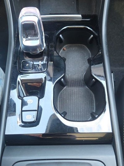 2023 Volvo XC40 B5 Plus Bright Theme