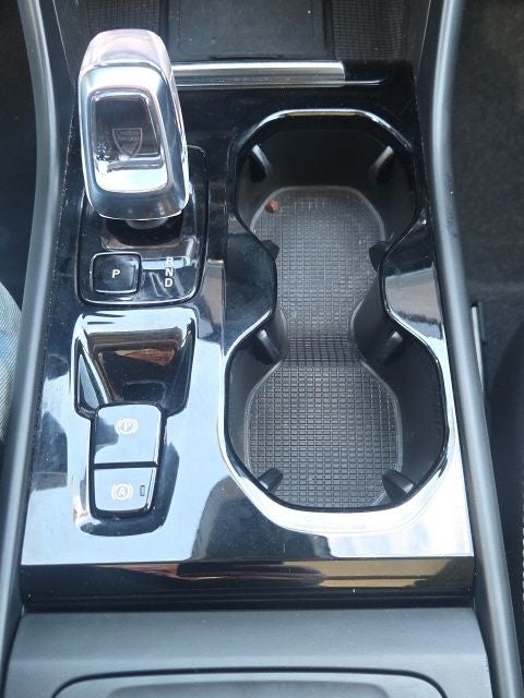 2023 Volvo XC40 B5 Plus Bright Theme
