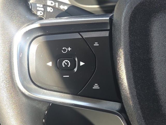 2023 Volvo XC40 B5 Plus Bright Theme